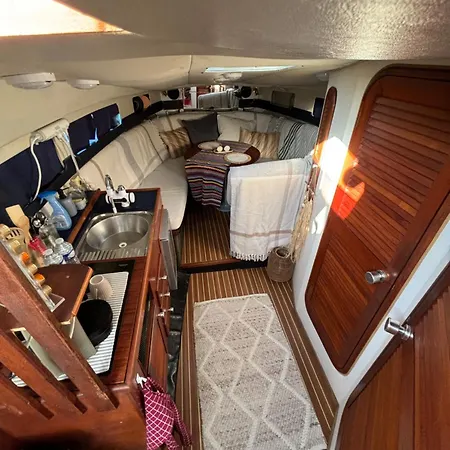 Le Duplex Des Marinas, Mini Yacht