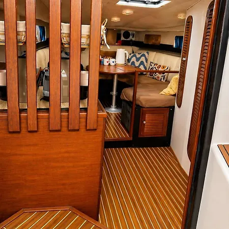 ספינת מלון Le Duplex Des Marinas, Dog Friendly & Parking Inclus, 1m90 Sous Plafond דוביל