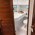 Botel Le Duplex Des Marinas, Dog Friendly & Parking Inclus, 1m90 Sous Plafond Deauville