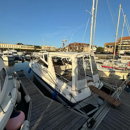 Botel Le Duplex Des Marinas, Mini Yacht *
