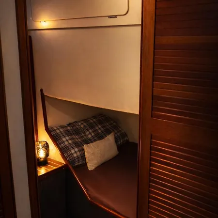 Botel Le Duplex Des Marinas Avec Parking 1m80 Sous Plafond Deauville