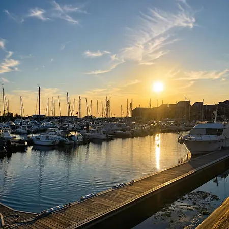 Botel Le Duplex Des Marinas Avec Parking 1M80 Sous Plafond