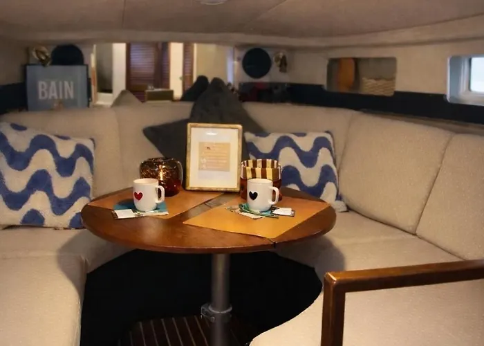 Hotel na wodzie Le Duplex Des Marinas, Dog Friendly & Parking Inclus Deauville